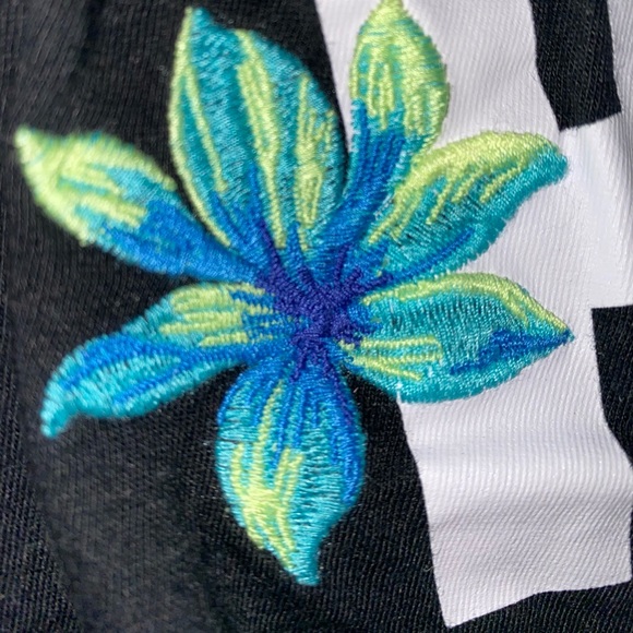 Limited Edition Pink Embroidered Crop Top - Picture 3 of 5